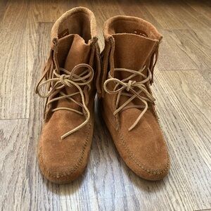 Minnetonka Tan Suede Moccasin Boots